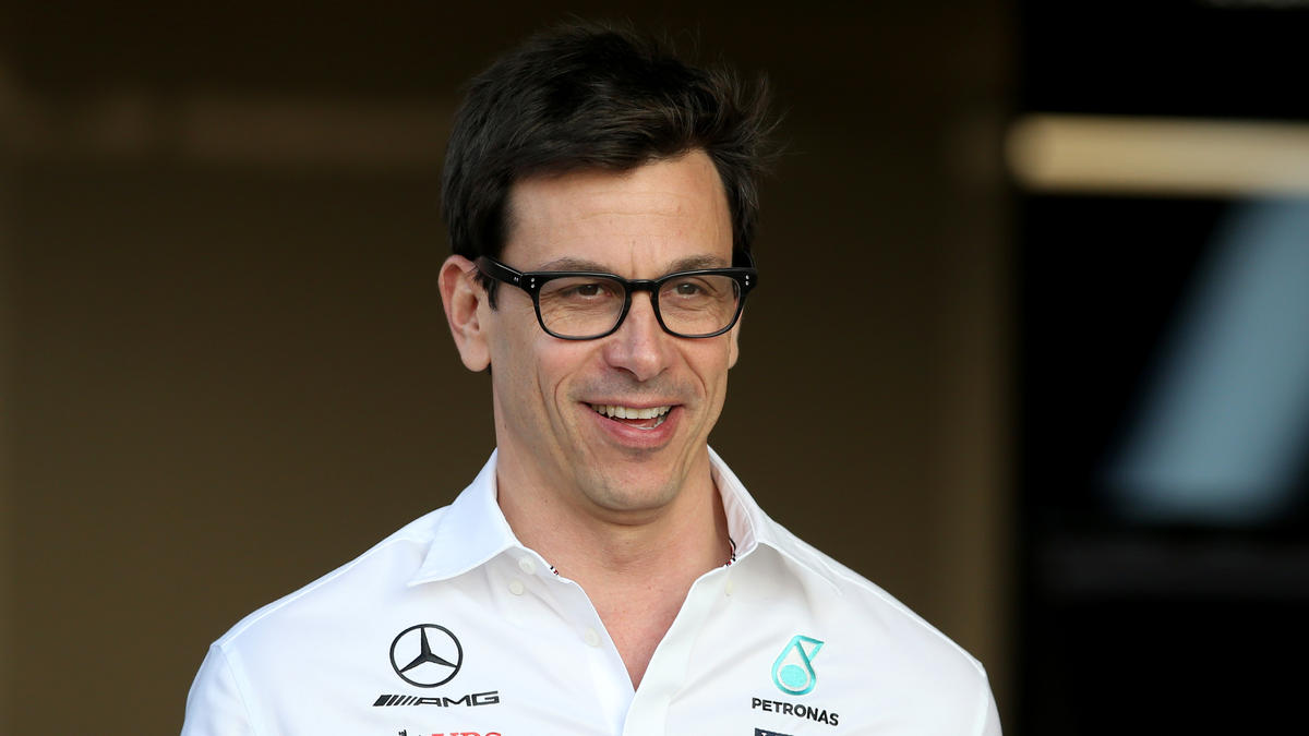 So entspannt sieht man Toto Wolff an einem Rennwochenende selten So entspannt sieht man Toto Wolff an einem Rennwochenende selten