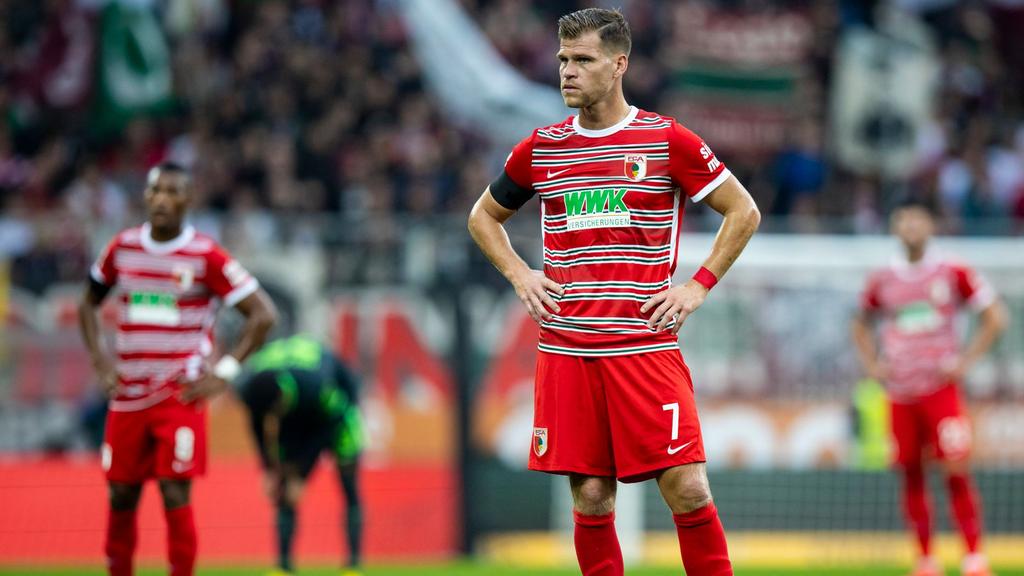 Florian Niederlechner steht noch beim FC Augsburg unter Vertrag. Florian Niederlechner steht noch beim FC Augsburg unter Vertrag.