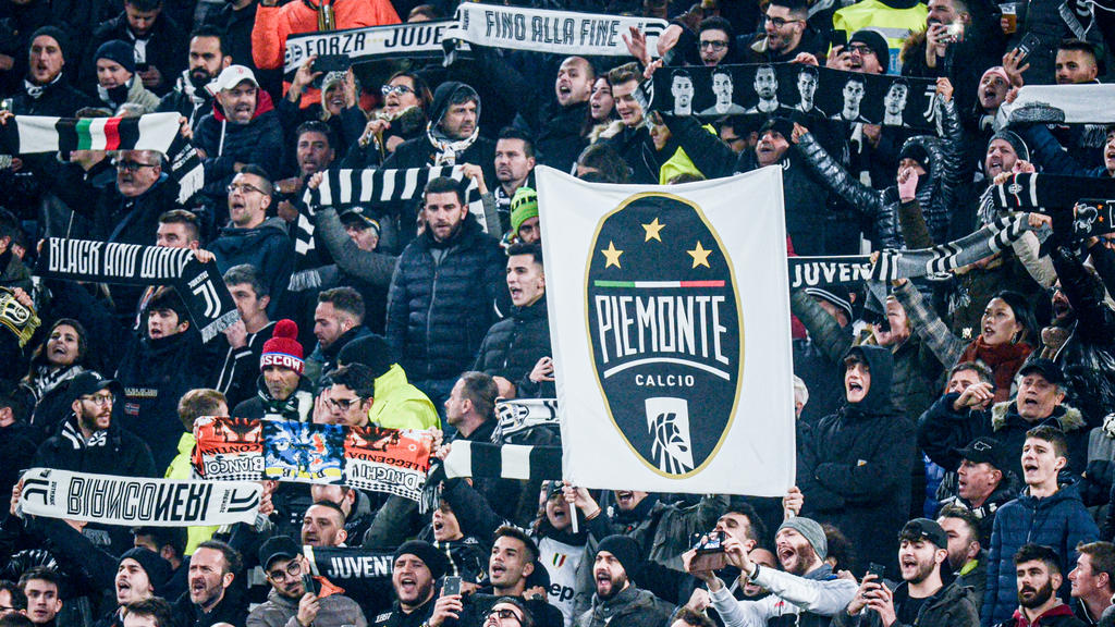 Aficionados de la Juventus en el estadio.