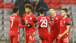 Sammelte bereits Erfahrung mit den Stars des FC Bayern: Chris Richards (2. v. l.)
