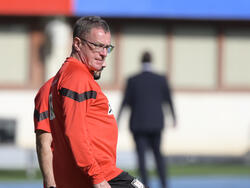 Rangnick schaut Zukunftshoffnungen auf die Beine