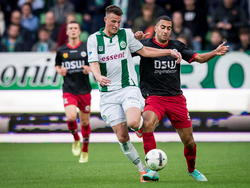 Hans Hateboer (l.) en Adil Auassar (r.) vechten om de bal tijdens het competitieduel FC Groningen - Excelsior. (19-10-2014)