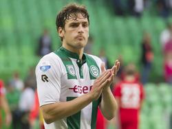 Eric Botteghin bedankt het publiek na afloop van het competitieduel FC Groningen - FC Twente. (12-08-2015)