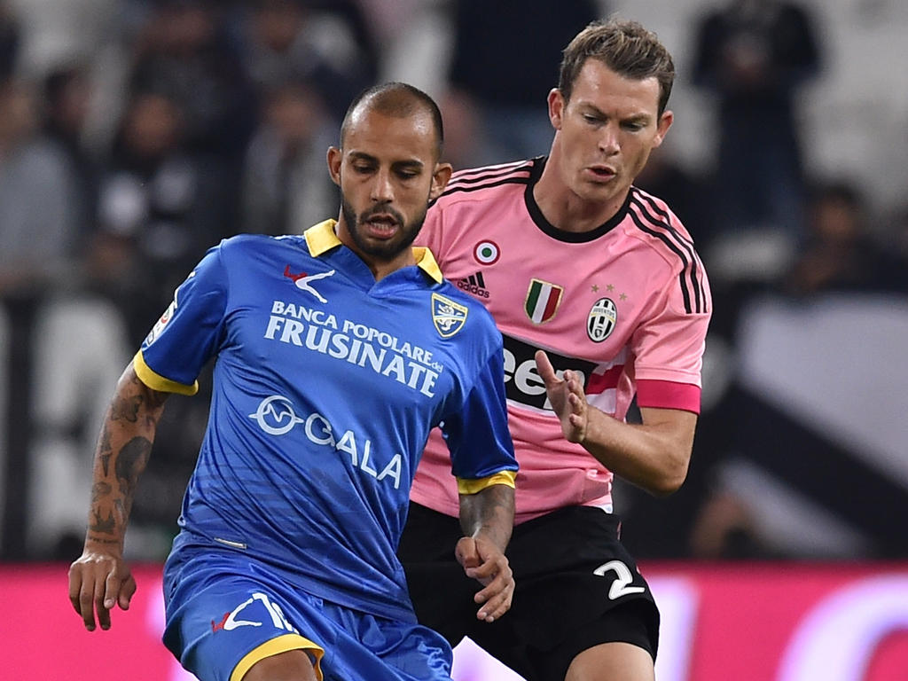 Juventus-Verteidiger Stephan Lichtsteiner (r.) musste gegen Frosinone ausgewechselt werden
