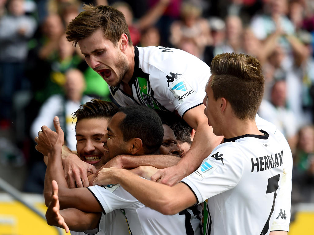 Die Fohlen feiern den 2:0-Sieg gegen Wolfsburg