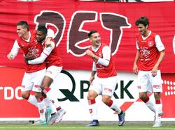 MVV spelers vieren hun feestje, nadat MVV Maastricht speler Santiago Palacios de 1-0 heeft gescoord. (18-10-2015)