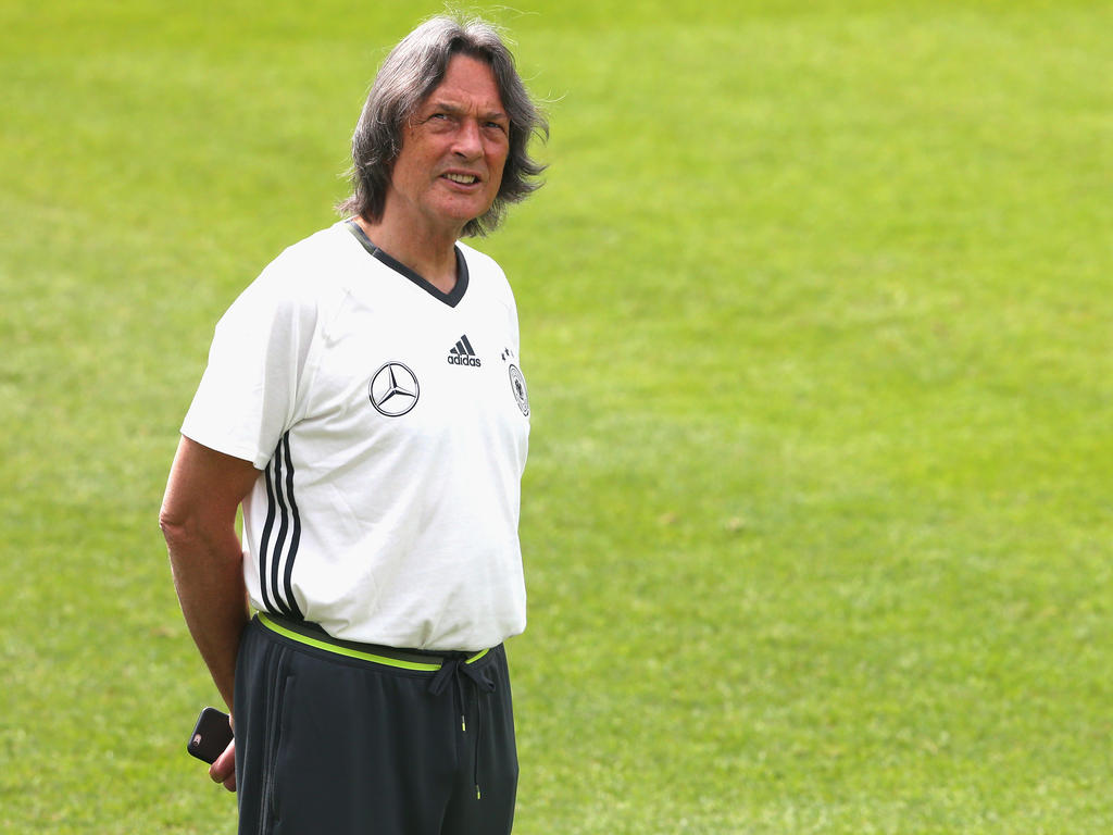 Hans-Wilhelm Müller-Wohlfahrt ist DFB-Teamarzt Hans-Wilhelm Müller-Wohlfahrt ist DFB-Teamarzt