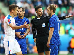 Ivan Rakitić (r.) hofft auf ein mildes Urteil im Sinne des Sports und damit zu Gunsten des kroatischen Teams