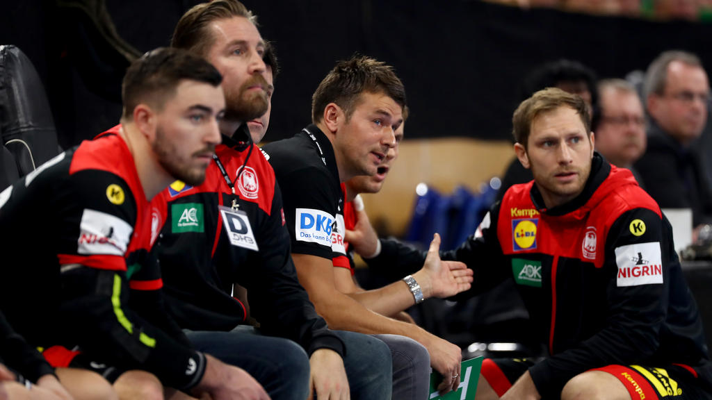 Bundestrainer Prokop (M.) will eine gute WM spielen Bundestrainer Prokop (M.) will eine gute WM spielen