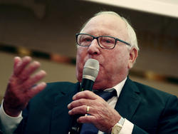 Uwe Seeler sieht den aktuellen Transferwahn negativ