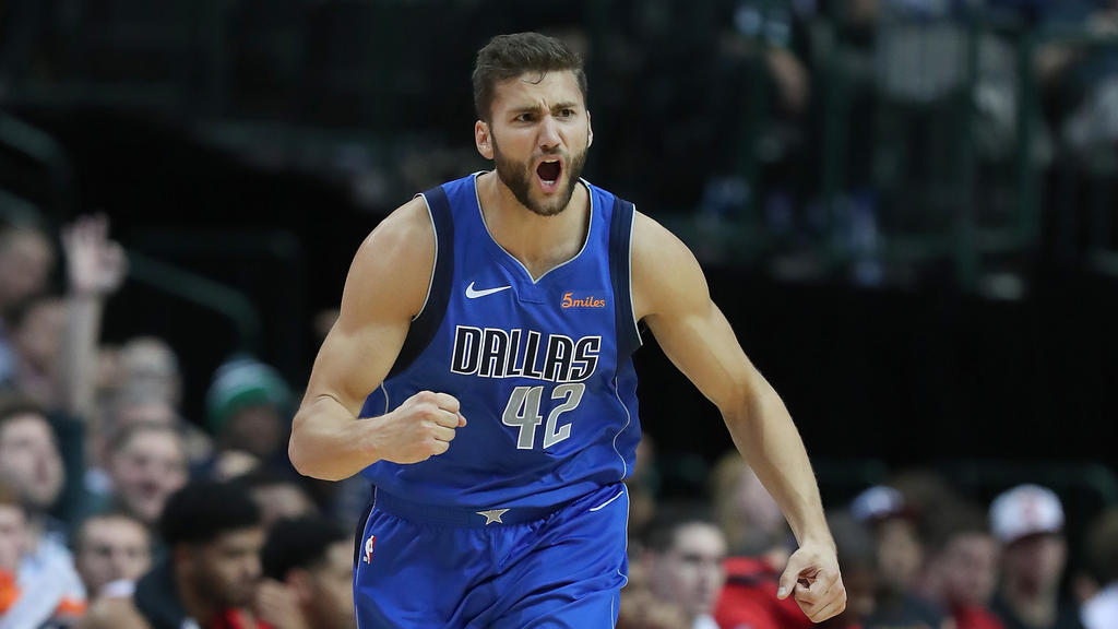 Maximilian Kleber bleibt bei den Dallas Mavericks Maximilian Kleber bleibt bei den Dallas Mavericks