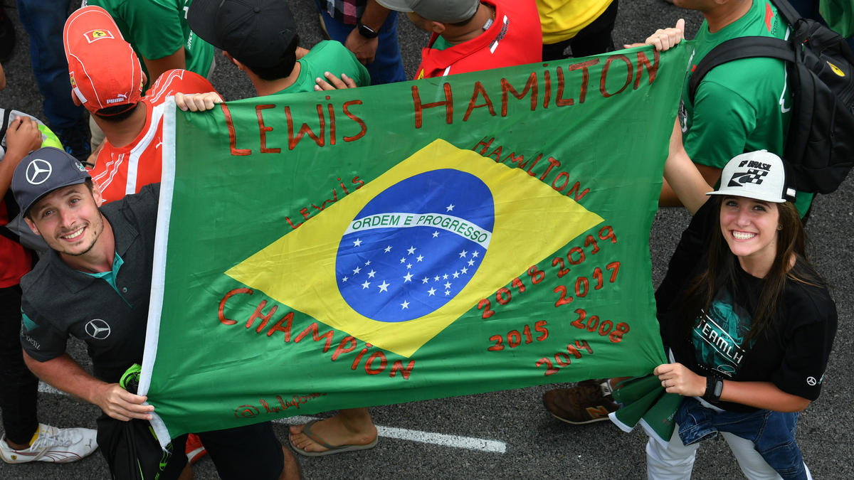 Fans beim Großen Preis von Brasilien im Jahr 2019 Fans beim Großen Preis von Brasilien im Jahr 2019