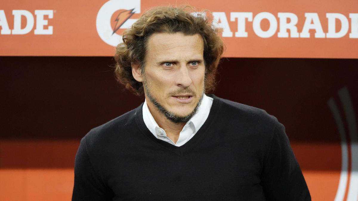 Nach nur acht Monaten entlassen worden: Diego Forlán Nach nur acht Monaten entlassen worden: Diego Forlán