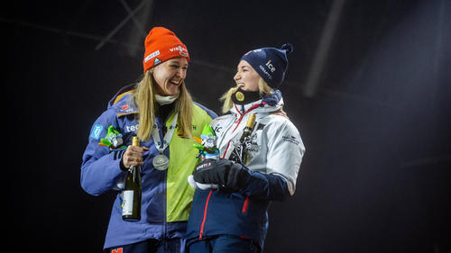 Biathlon-Kolleginnen: Denise Herrmann-Wick (l.) und Marte Olsbu Røiseland (r.)