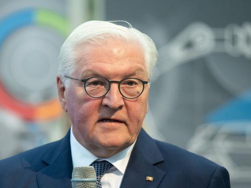 Bundespräsident Frank-Walter Steinmeier ist vom Finaleinzug des DBB-Teams begeistert