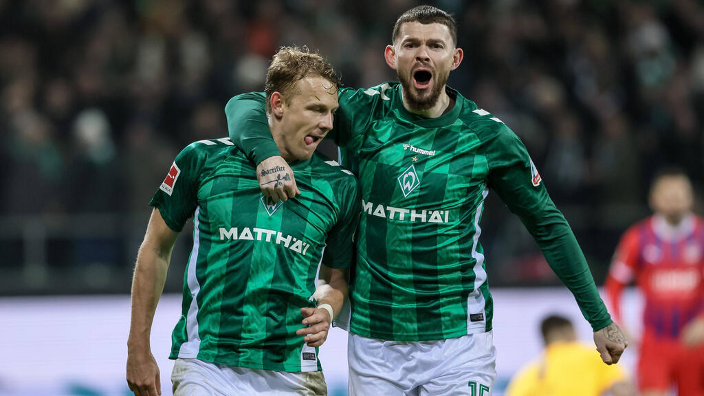 Oliver Burke (r.) kam 2022 erstmals zu Werder Bremen Oliver Burke (r.) kam 2022 erstmals zu Werder Bremen