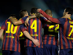 Arm in Arm: Der FC Barcelona feiert einen Auswärtssieg in Vigo 