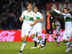 Enzo Roco celebrando un gol con el Elche. (Foto: Imago)