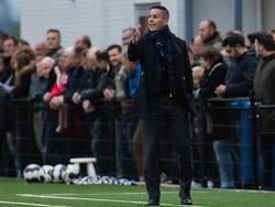 FC Dordrecht-trainer Gérard de Nooijer staat coachend langs de lijn tijdens het competitieduel Achilles'29 - FC Dordrecht (21-04-2017).