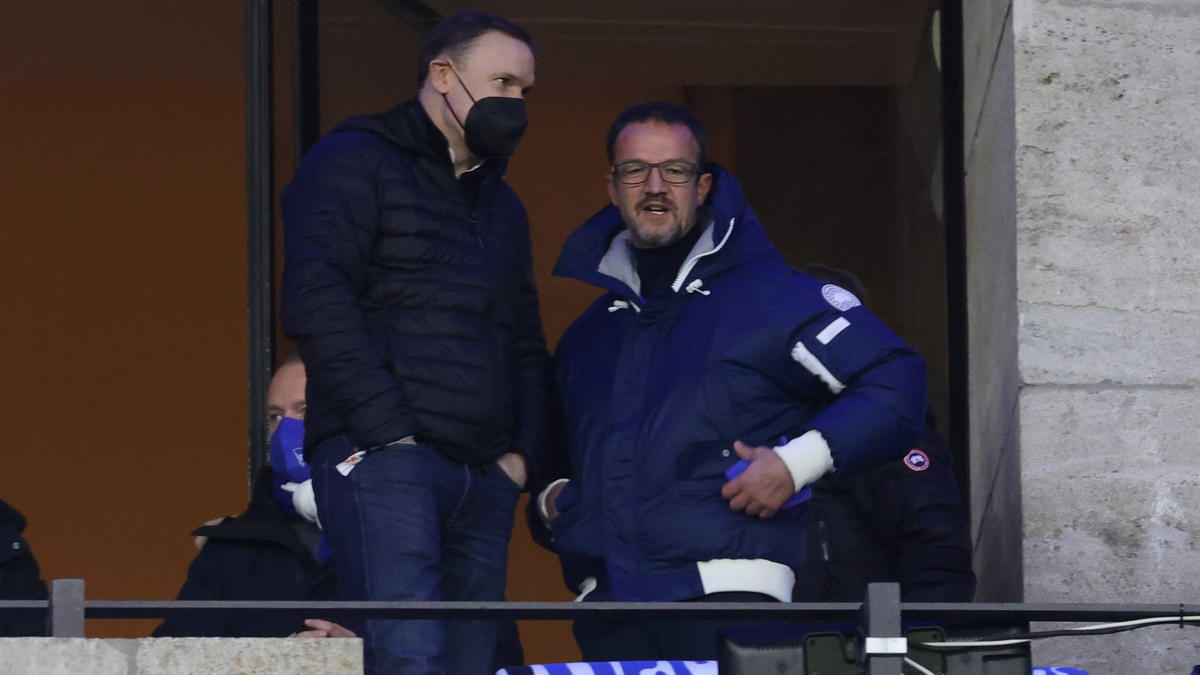 Fredi Bobic (r.) will Hertha BSC noch im Winter ein neues Gesicht verpassen