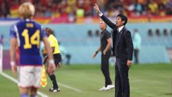 Japans Trainer Hajime Moriyasu gibt taktiche Anweisungen
