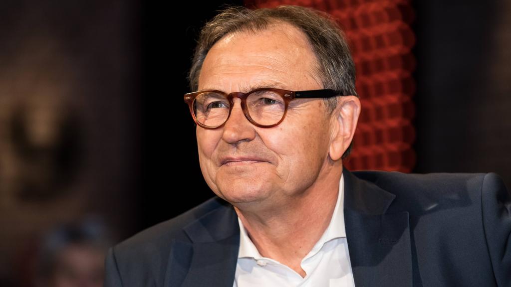 Lienen sieht den HSV in der Favoritenrolle Lienen sieht den HSV in der Favoritenrolle