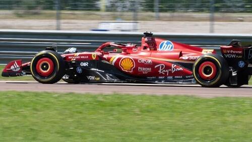 Carlos Sainz testet Ferraris neue Updates in Fiorano