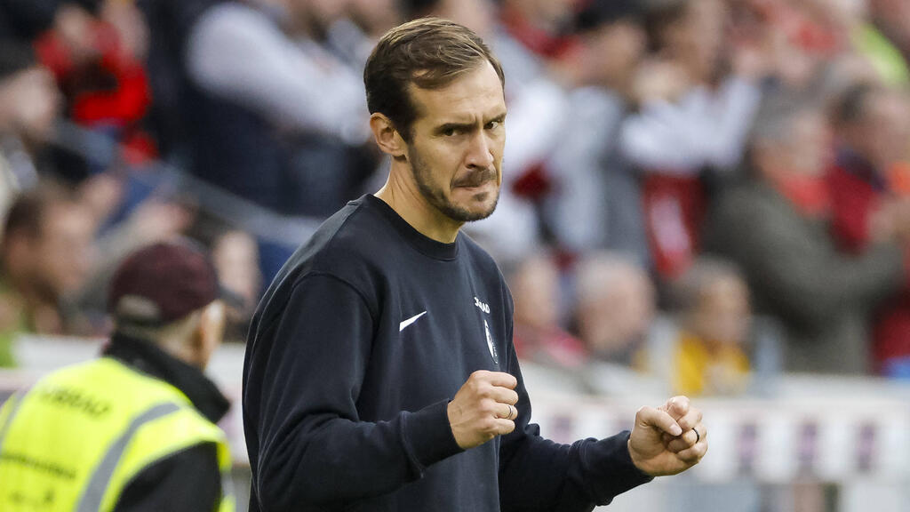 Julian Schuster und der SC Freiburg könnten vorläufig Platz eins übernehmen