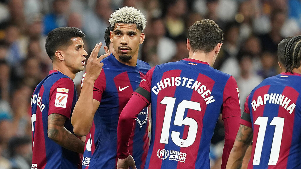 Verlassen Ronald Araujo (2.v.l.) und Andreas Christensen den FC Barcelona? Verlassen Ronald Araujo (2.v.l.) und Andreas Christensen den FC Barcelona?