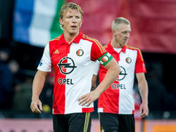 Met een slecht gevoel verlaten Dirk Kuyt (l.) en Lex Immers (r.) het veld van De Kuip. Feyenoord heeft de topper in De Kuip tegen PSV met 0-2 verloren. (17-01-2016)