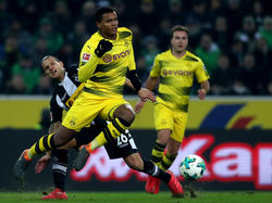 Manuel Akanji (v.) kann die harte Kritik an Teamkollege Roman Bürki nicht nachvollziehen