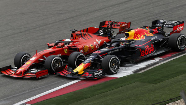Am Ausgang von Kurve 14 wurde es eng zwischen Vettel & Verstappen Am Ausgang von Kurve 14 wurde es eng zwischen Vettel & Verstappen