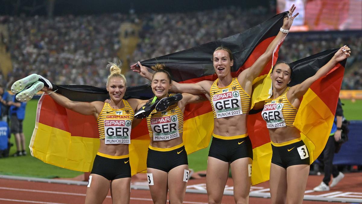Gina Lückenkemper und Co. freuen sich über die Goldmedaille bei der Leichtathletik-EM