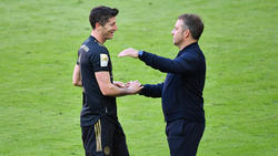Robert Lewandowski vom FC Bayern (l.) und Hansi Flick