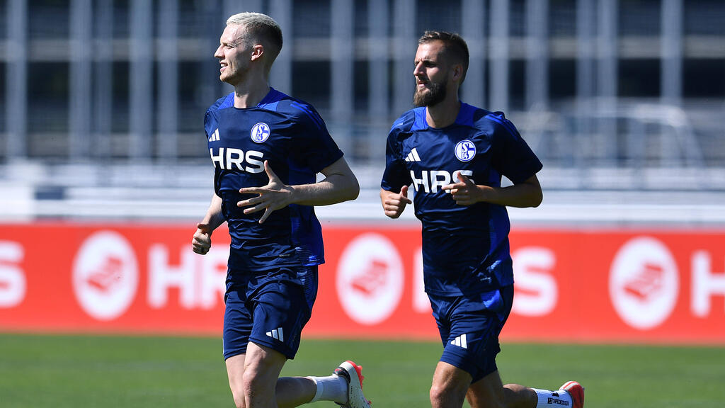 Dominick Drexler (r.) bleibt beim FC Schalke 04 außen vor