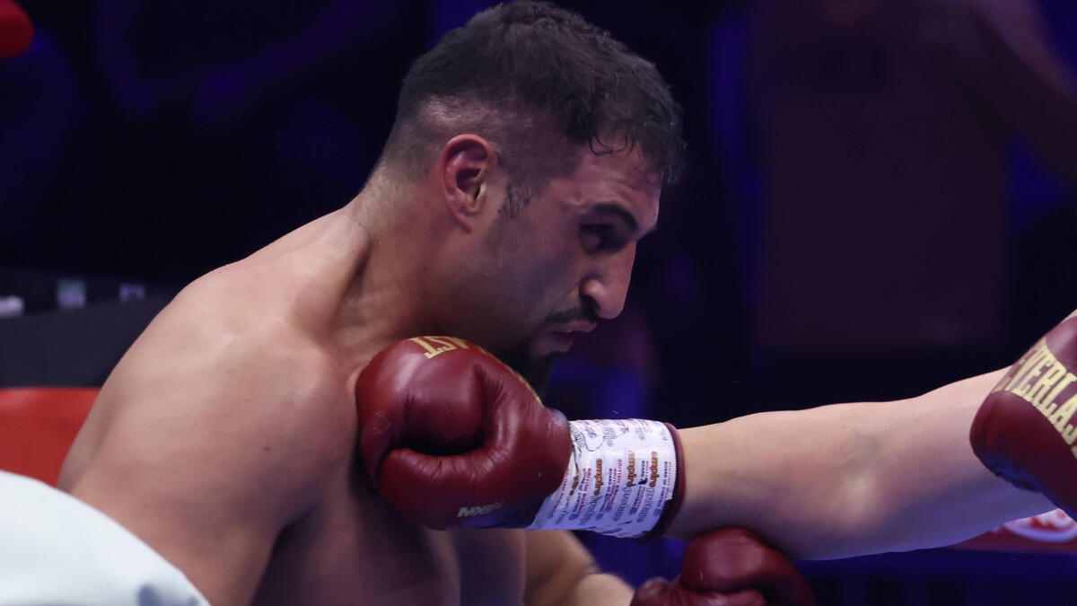 Agit Kabayel geht im Ring dahin, wo es wehtut