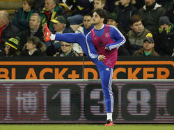 Alexandre Pato is bezig aan een warming-up tijdens het competitieduel Norwich City - Chelsea. (01-03-2016)