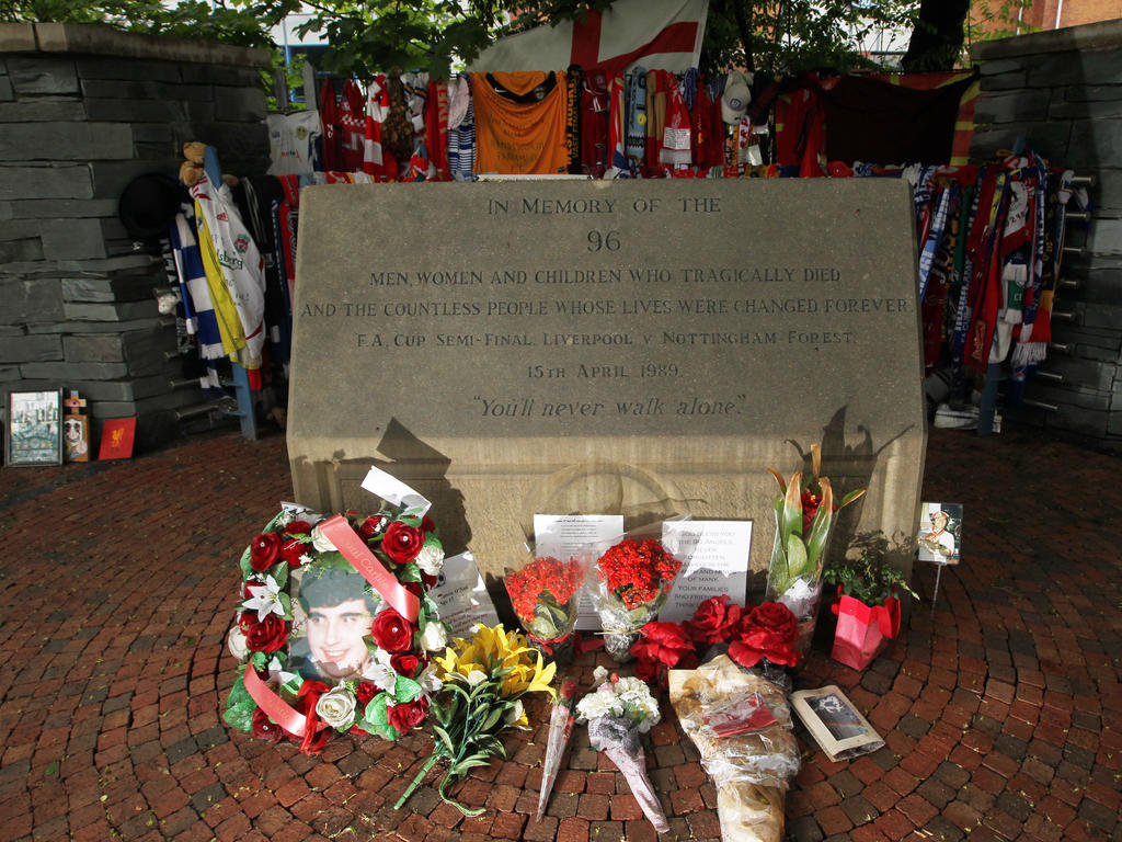 Monumento en memoria de los fallecidos por el accidente de 1989 a las afueras del estadio de Hillsborough. (Foto: Getty)