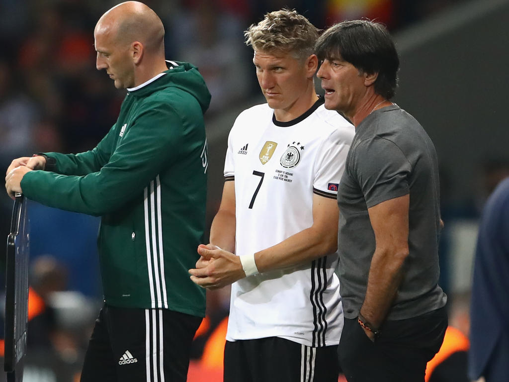 Löw eligió elogiar a su capitán Bastian Schweisteiger. (Foto: Getty)