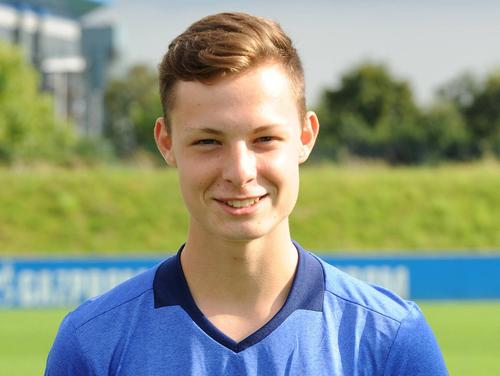 Luca Beckenbauer, Enkel von Franz Beckenbauer und Kapitän der Schalker B-Junioren-Mannschaft
