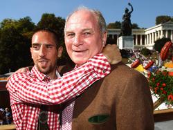Ribéry (l.) hat ein ganz besonderes Verhältnis zu Hoeneß