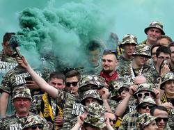 Die Anhänger von Dynamo Dresden fuhren im Army-Look nach Karlsruhe