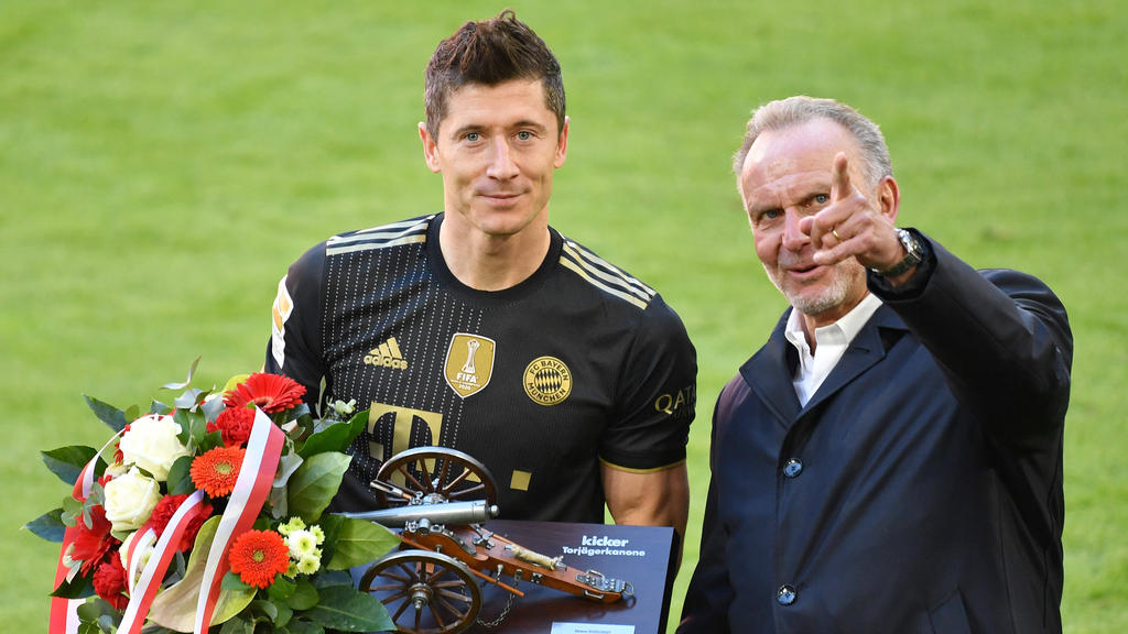 Karl-Heinz Rummenigge (r.) und Bayern-Superstar Robert Lewandowski wollen weitere Erfolge für den FC Bayern