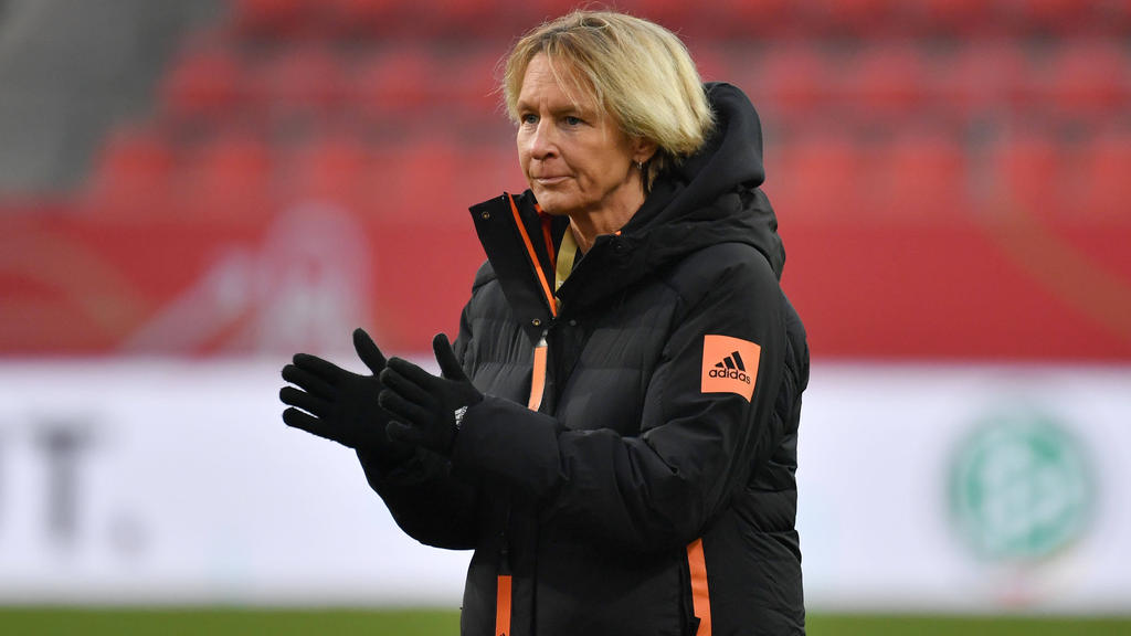 Martina Voss-Tecklenburg und die DFB-Frauen starten ins Pflichtspieljahr Martina Voss-Tecklenburg und die DFB-Frauen starten ins Pflichtspieljahr