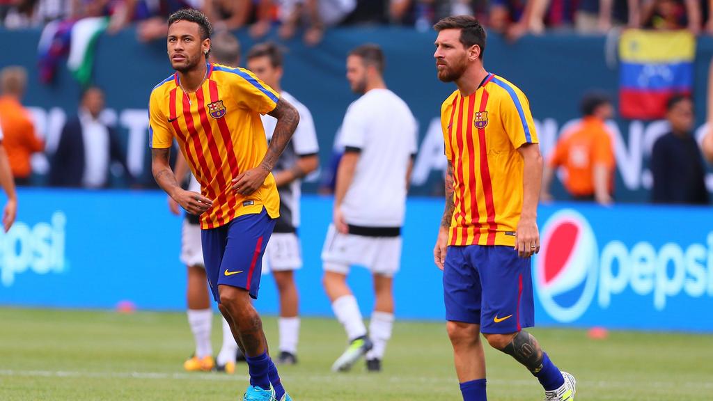 Neymar (l.) und Lionel Messi (r.) spielten schon gemeinsam beim FC Barcelona