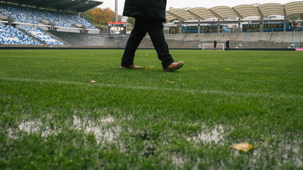 Land unter vor dem Pokalspiel des FC Bayern in Saarbrücken