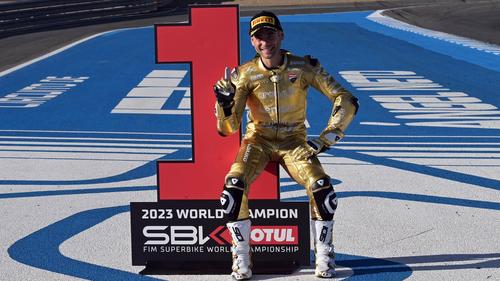 Alvaro Bautista freut sich über den erneuten WM-Titel in der WSBK