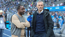 Ben Manga (l.) darf wohl weitermachen beim FC Schalke 04