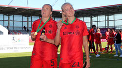 Eriksson (l.) und Harder wurden mit dem FC Bayern Meister
