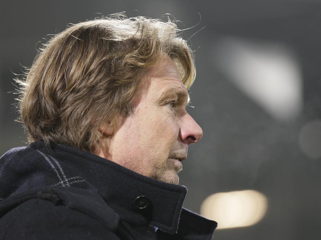 Technisch directeur Hans Kraay jr. van JVC Cuijk tijdens de wedstrijd tegen PEC Zwolle in de KNVB Beker. (22-01-14)